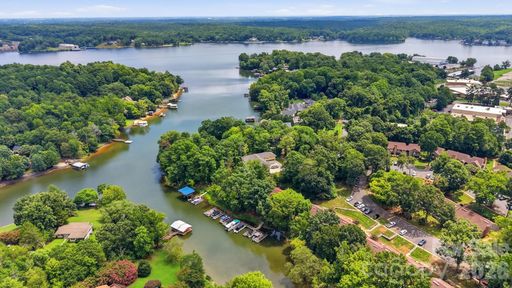 4142 Charlotte Highway active home in Lake Wylie Woods, Lake Wylie, SC