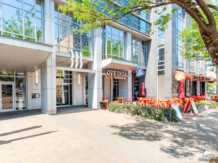 333 W Trade Street