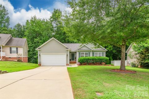 1079 Warpers Lane pending home in Avery Lake, Fort Mill, SC