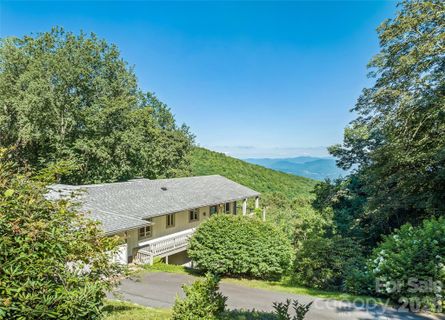 75 Briarwood Lane pending home in Laurel Heights, Maggie Valley, NC