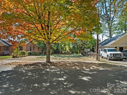 221 Plymouth Avenue active home in Lockewood, Charlotte, NC