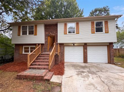 6409 Tivoli Court active home in Stonehaven, Charlotte, NC