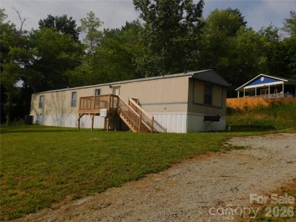 23 Piney Plains Drive active home in Fox Ridge, Hendersonville, NC