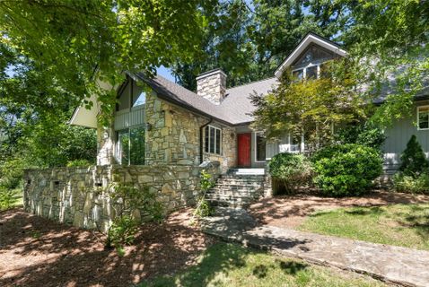 25 E Forest Road active home in Biltmore Forest, Asheville, NC