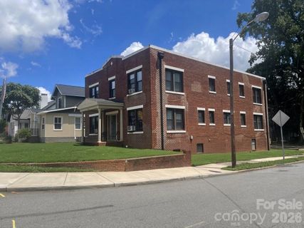 600 Hawthorne Lane active home in Elizabeth, Charlotte, NC