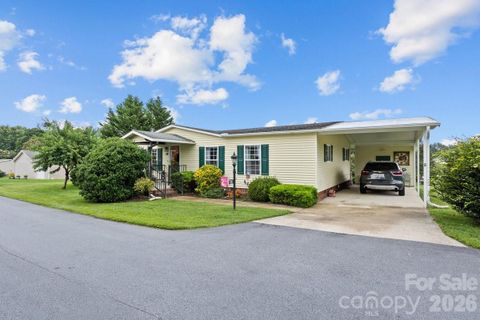 39 Stephanie Lane active home in White Oak Village, Hendersonville, NC