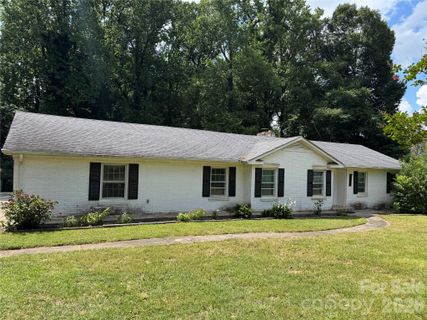 6233 Donna Drive active home in Meadowbrook Forest, Charlotte, NC