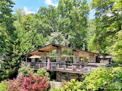 43 Red Oak Drive active home in Maggie Valley Country Club Est, Maggie Valley, NC