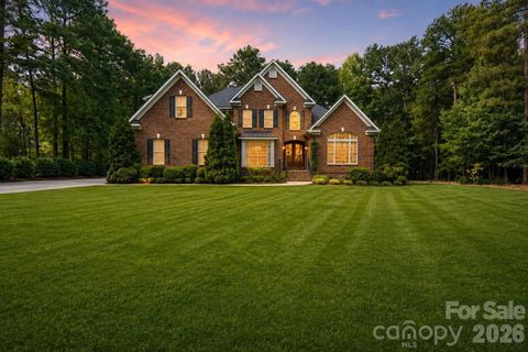 7282 James Court active home in Pebble Bay, Denver, NC