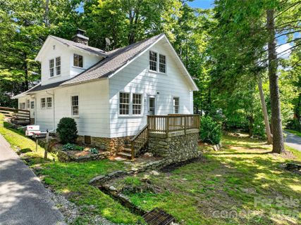 7 Bowers Road active home in Ridgecrest, Black Mountain, NC