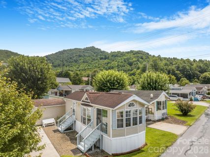 53 Strollers Lane active home in Summer Place, Waynesville, NC