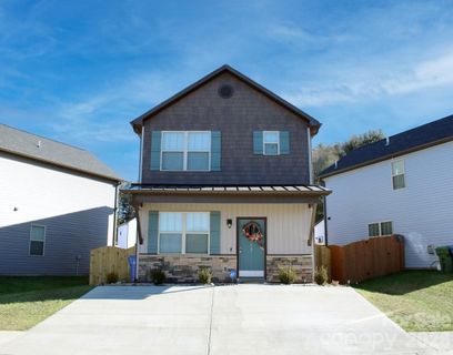 226 Slade Lane active home in Brooks Cove, Black Mountain, NC