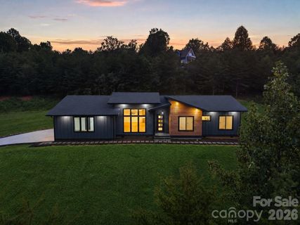 7 Spicebush Lane active home in Spicewood Hills, Weaverville, NC