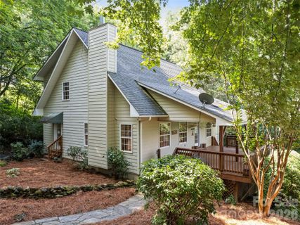 154 Presidential Drive active home in Crestview Pointe, Waynesville, NC