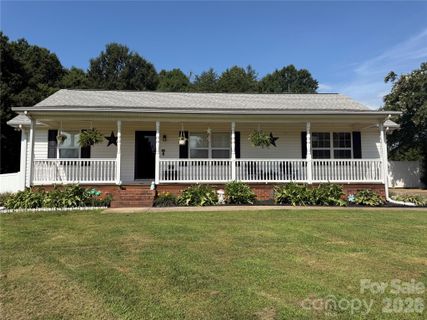 132 Kendra Drive active home in Doolie Meadows, Mooresville, NC