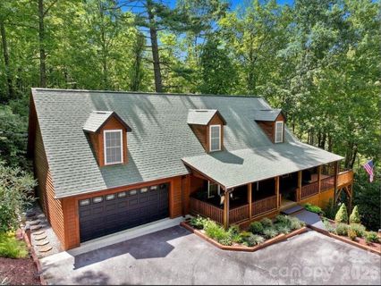 130 Cherokee Circle active home in Indian Lake Estates, Lake Toxaway, NC