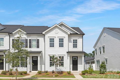 8147 Jacey Lane pending home in Edgewood Preserve, Huntersville, NC