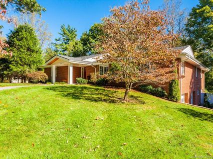 149 Windsor Road sold home in Lake View Park, Asheville, NC