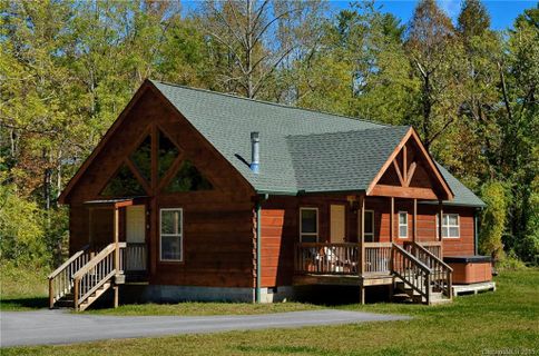 207 Oscelake Way sold home in Leonis Mountain Lake Homes, Hendersonville, NC