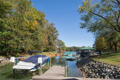 157 Peninsula Drive sold home in Norman Shores, Mooresville, NC