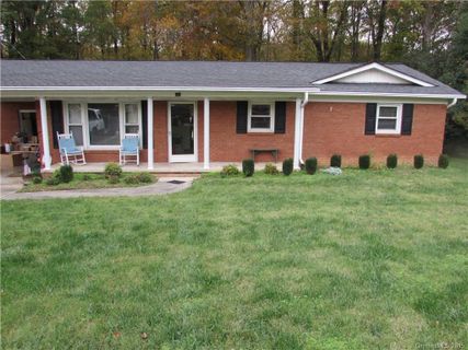 324 Meadowood Circle