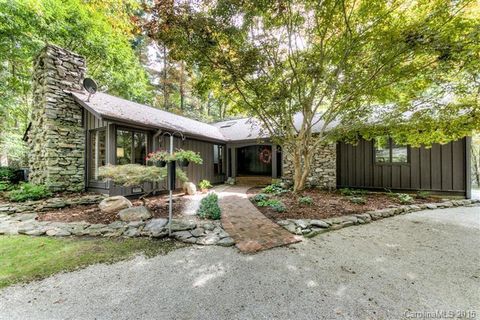 1236 Olde Chanteloup Court sold home in Chanteloup, Hendersonville, NC