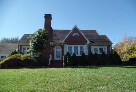 442 Hillcrest Circle