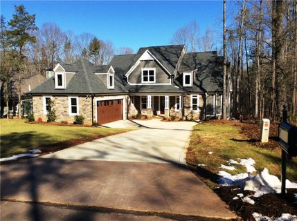 650 Arrow Point Lane