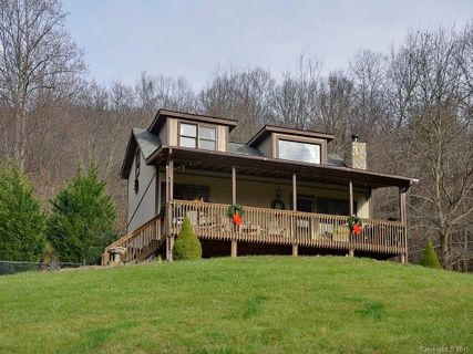 296 Matthew Lane sold home in Grand View Acres, Canton, NC