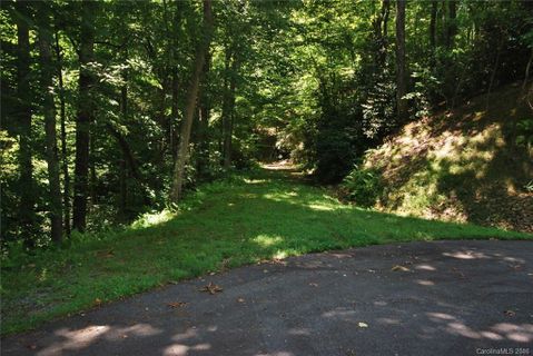 31 Poplar Crest Drive