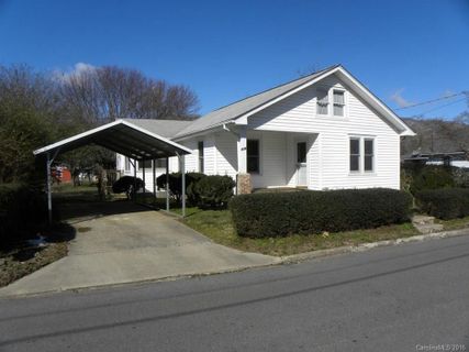 636 Camelot Drive