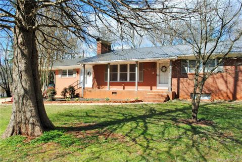 250 Briarwood Lake Drive sold home in Briarwood Terrace, Salisbury, NC