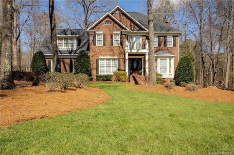 6711 Hollow Oak Drive