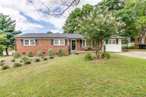 2506 Fairgreen Drive