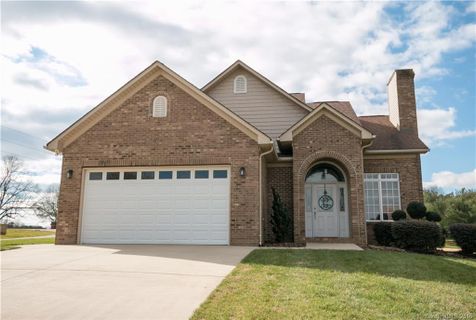 176 Fox Den Circle sold home in Fox Den Country Club, Statesville, NC