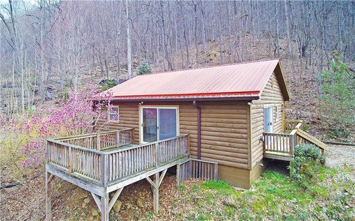 285 Emerald Lane sold home in Fie Top Woodlands, Maggie Valley, NC