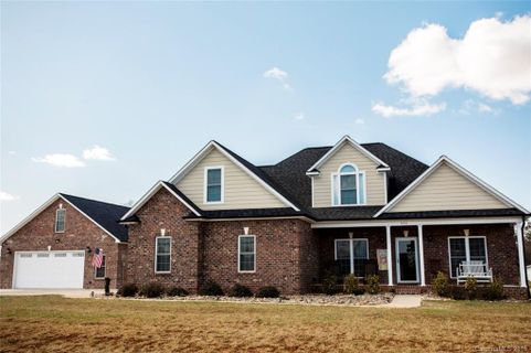 950 Oak Ridge Farms Circle sold home in Oak Ridge Farms, Newton, NC