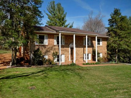 128 Camelot Drive sold home in Camelot, Clyde, NC