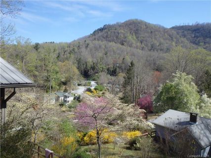 136 River Rock Road sold home in Bat Cave Manor, Bat Cave, NC