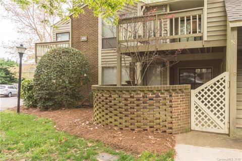 1608 Sharon Road 49