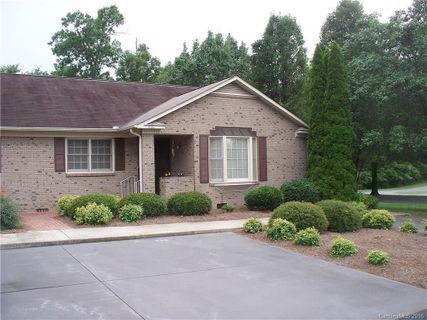 1100 Ravenwood Court