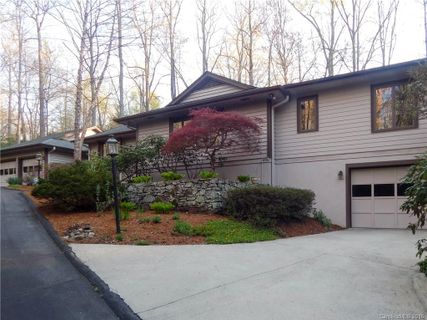 33 Mayapple Court