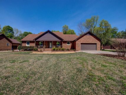 8424 Pin Oak Court