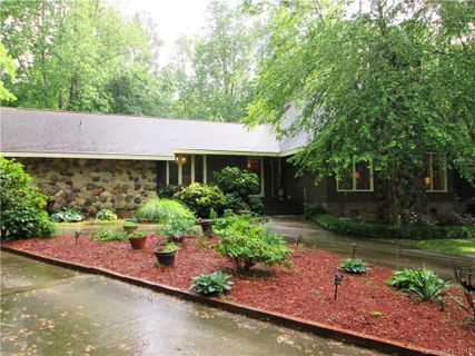 912 Pineview Lakes Drive
