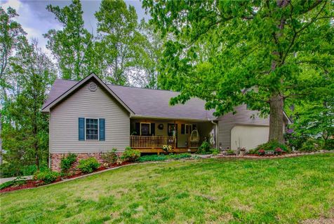26 Leatherwood Drive sold home in Laurel Lake Estates, Candler, NC