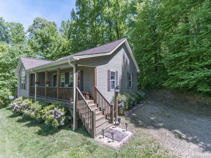 157 Eli Ridge sold home in Sunset Heights, Clyde, NC
