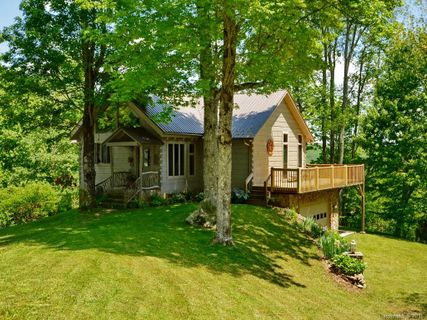 1289 Black Bear Drive sold home in Wolfs Crossing, Mars Hill, NC