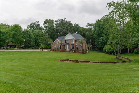 6520 Hollow Oak Drive