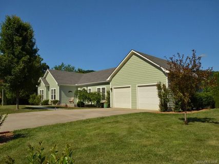 16 Chinaberry Court sold home in Strawberry Hill Farm Estates, Waynesville, NC