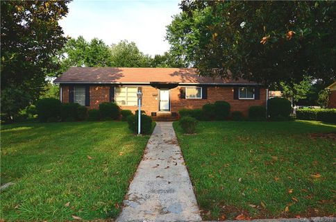 4924 Carriage Drive Circle